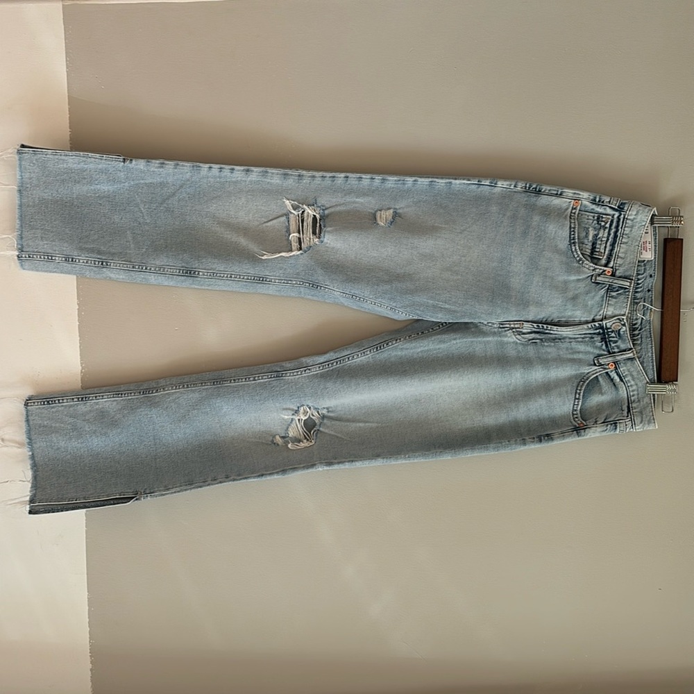 Gap- 90’s Loose Mid Rise Light Wash Jeans